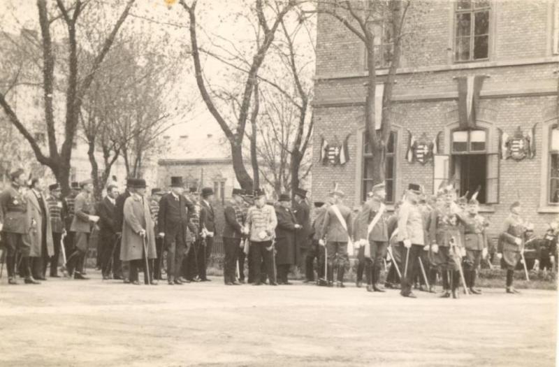 Ezrednap a Ferenc József Lovassági Laktanyában 1932