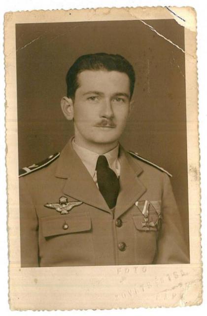 Kovács György hadnagy/őrmester pilóta.