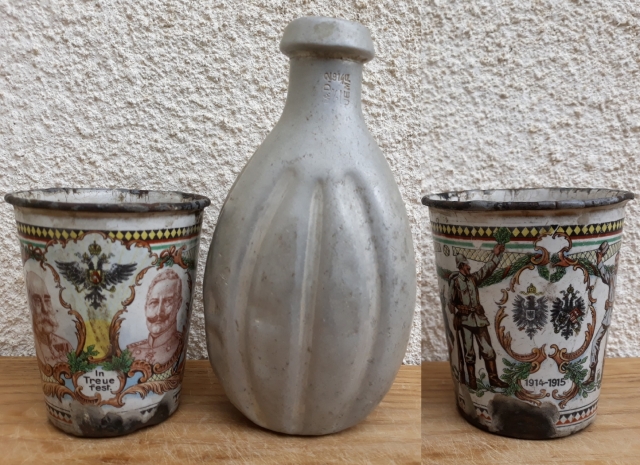„In Treue fest.” – „Hűségben rendíthetetlenül” - Zománcozott emlékpohár és egy M1909 kulacs az I. világháborúból 