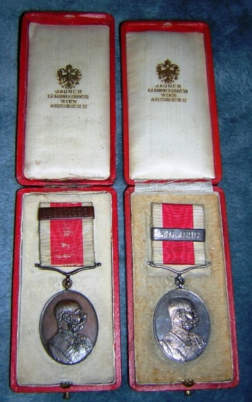 Jubileumi udvari érem ezüst-bronz