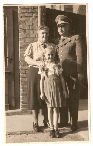 Luftwaffe tiszt családjával.
