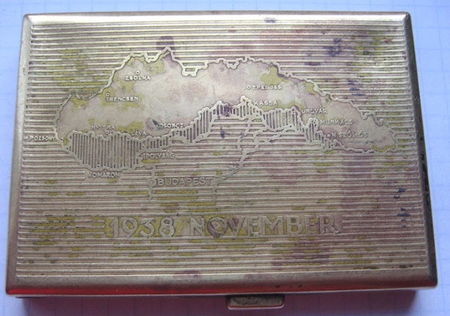 Északi visszacsatolás emlékére készült cigarettatárca